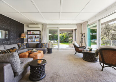 Batch livingroom space with green garden at the back
