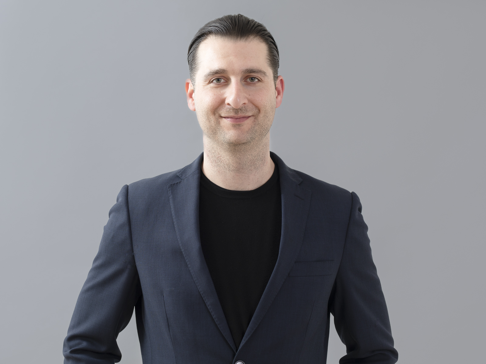 Grey background _business man portrait in suit