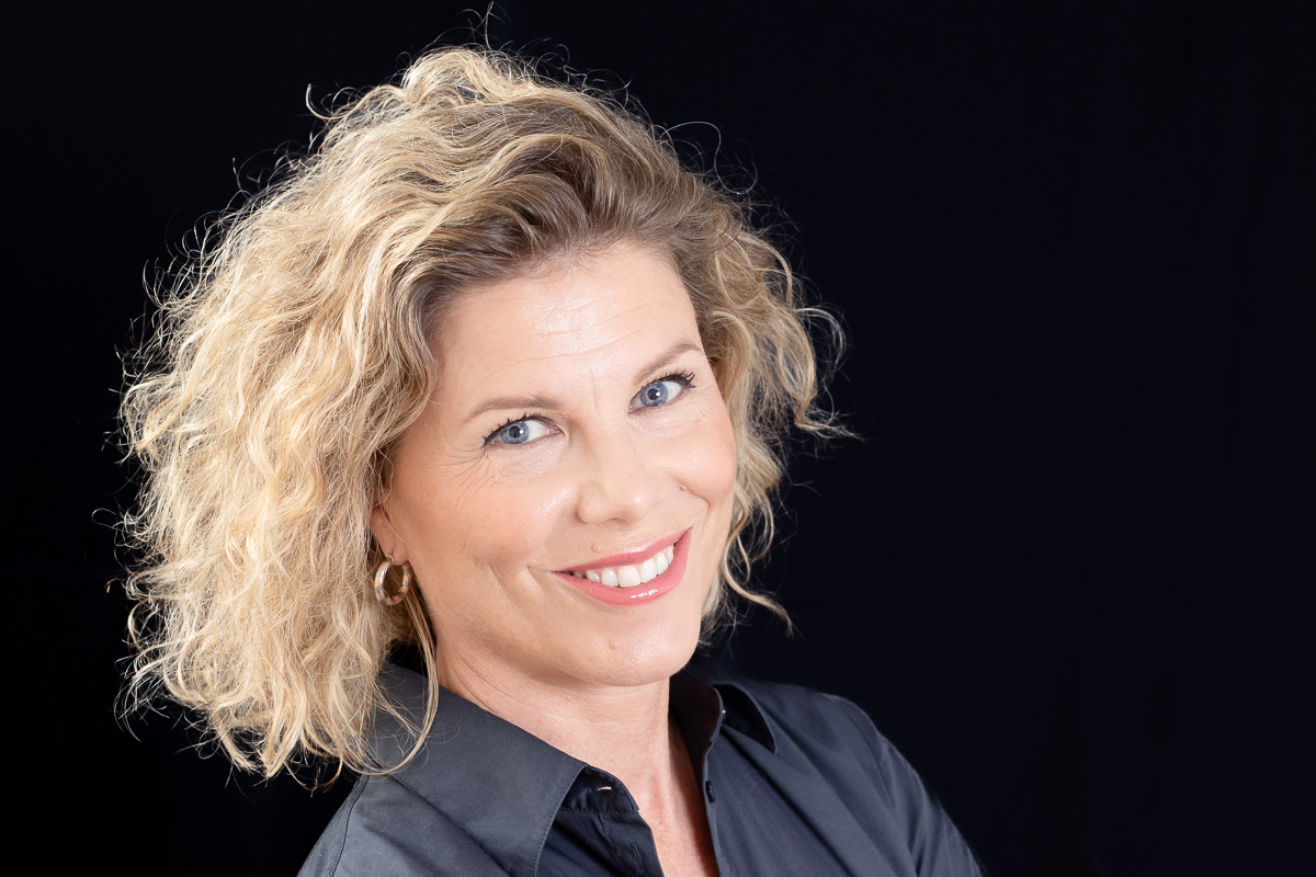 Business Coach_Modelling Portfolio_portrait in black
