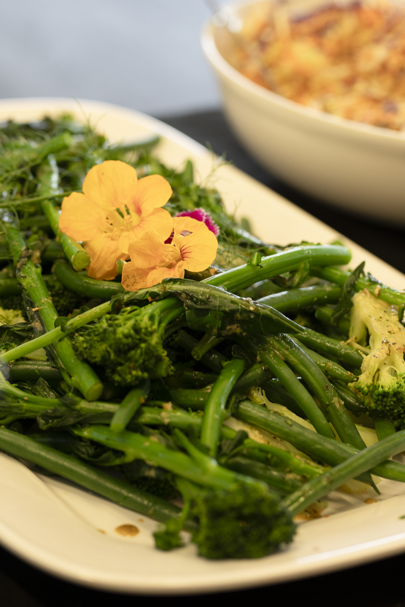 edible flower on yummy juicy green beans _professional food photography in lifestyle setting